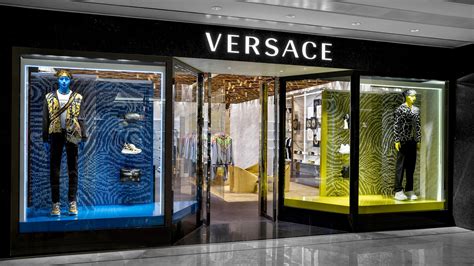 versace jeans negozio rimini|Trova la boutique Versace più vicina .